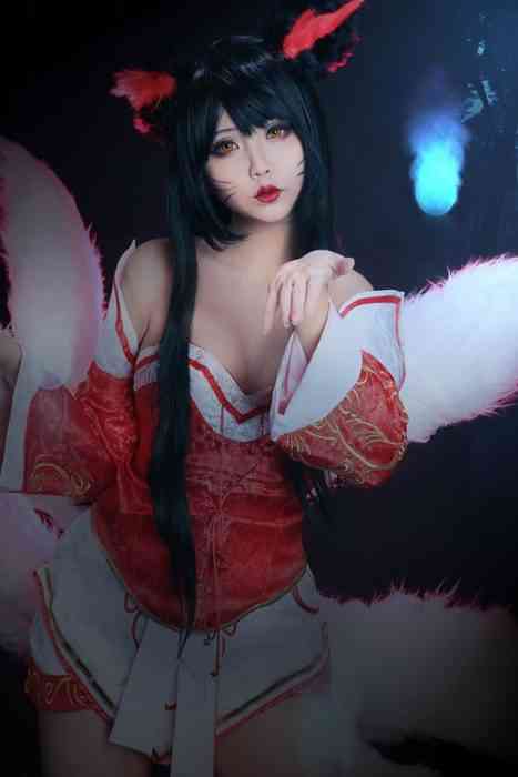 Incredibly Hot League Of Legends Cosplay Is Breathtaking