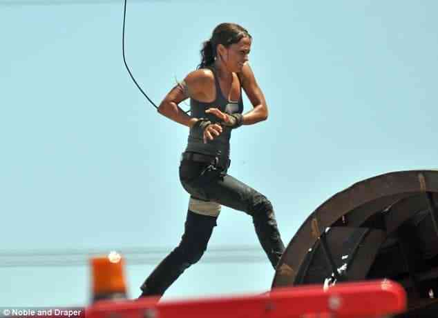 Alicia Vikander Tomb Raider Pic 9