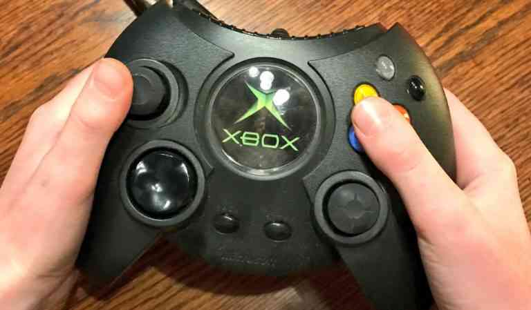 Legendary Original Xbox Duke Controller Now Available for Pre-Order ...