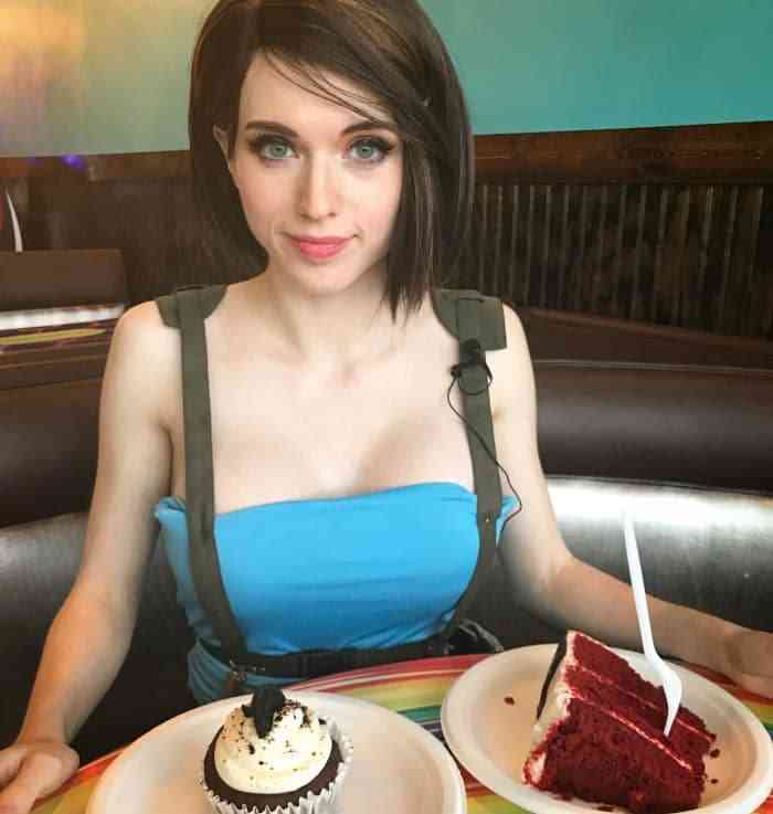 Tracer or Tomb Raider, Cosplayer Amouranth Always Breaks the Internet.