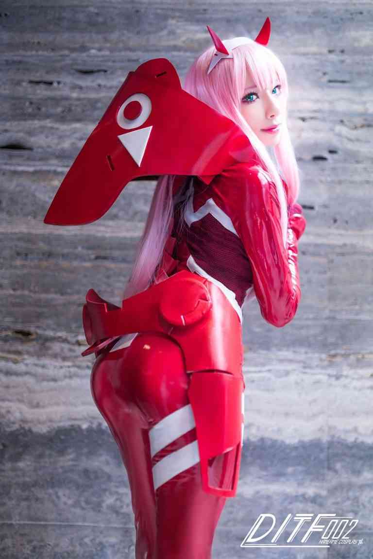 Hane Ame's Cosplay is Super Hot and Amazing