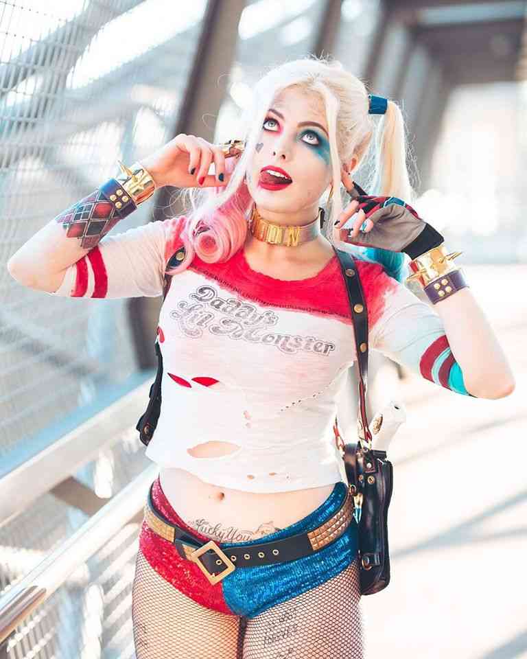 This Gorgeous and Twisted Harley Quinn Cosplayer Looks Just Like Margot ...