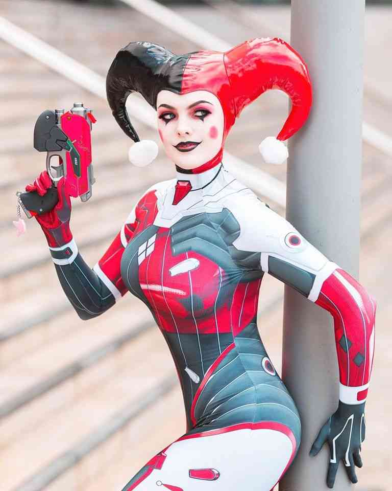 This Gorgeous and Twisted Harley Quinn Cosplayer Looks ...