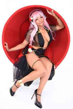 The Exquisite & Provocative Pattie Cosplay
