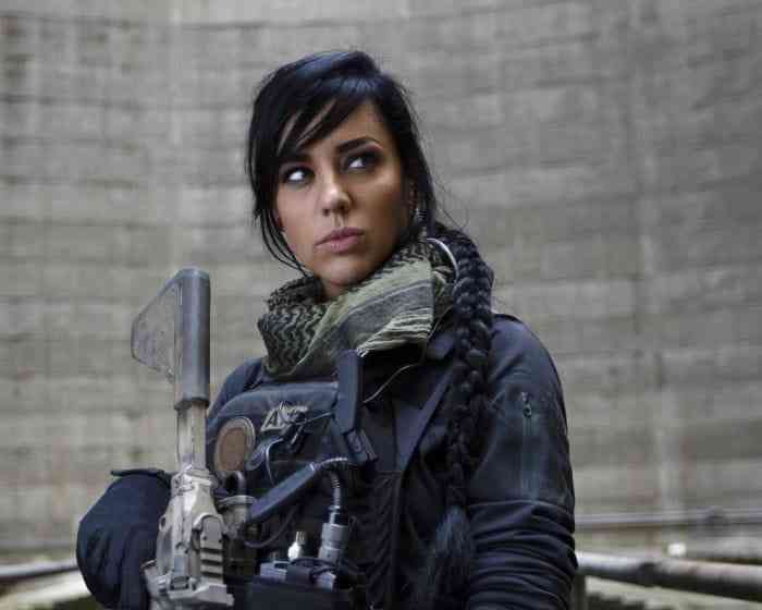 Alex Zedra is Call of Duty's Deadly Beauty & Her Cosplay is Beautiful