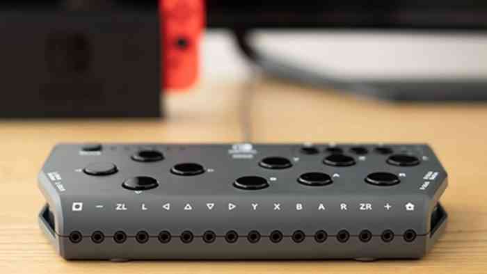 A picture of the accessibility controller HORI Flex.