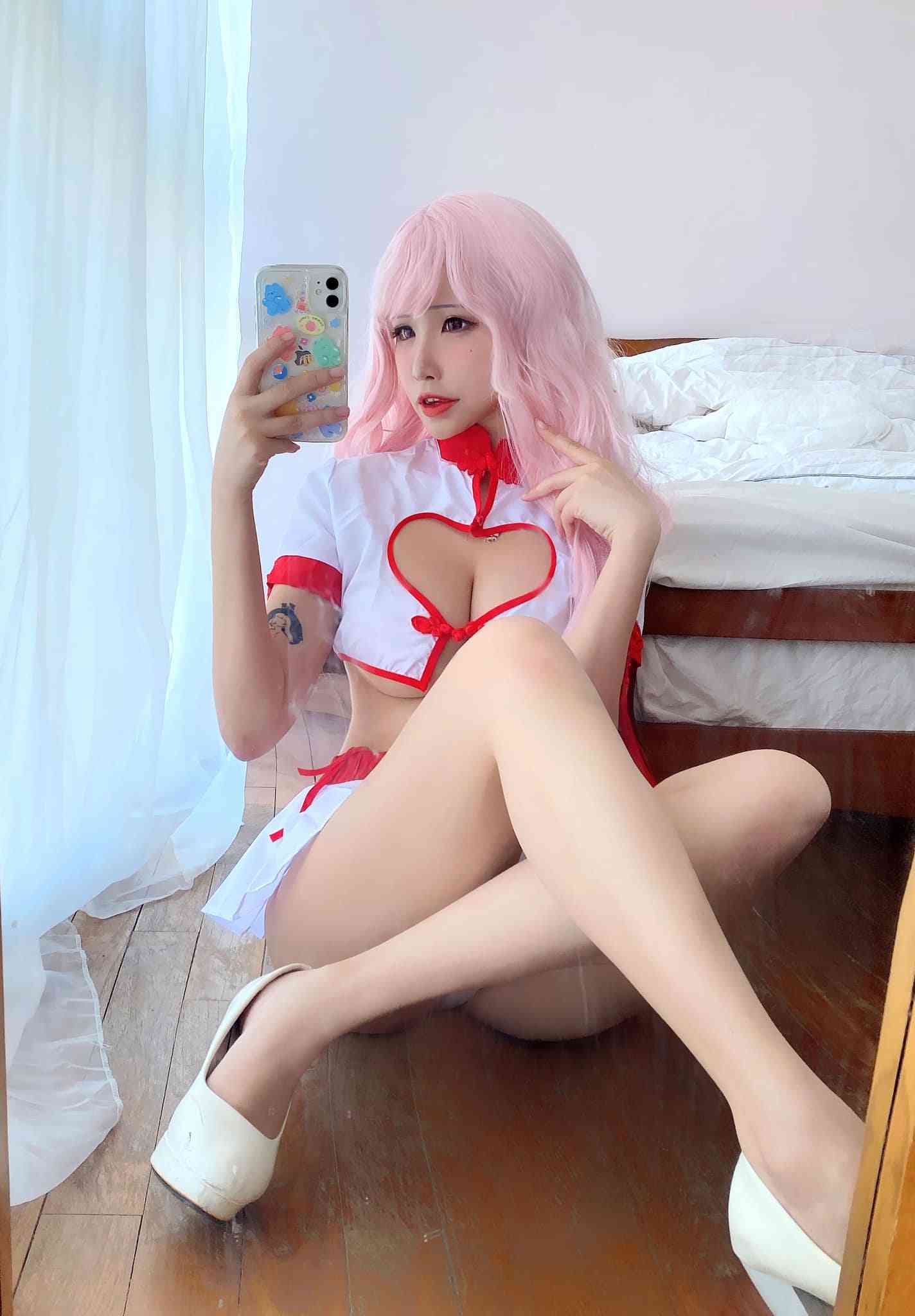 Plant Lilys Stunningly Sexy Cosplay Will Blow You Away 